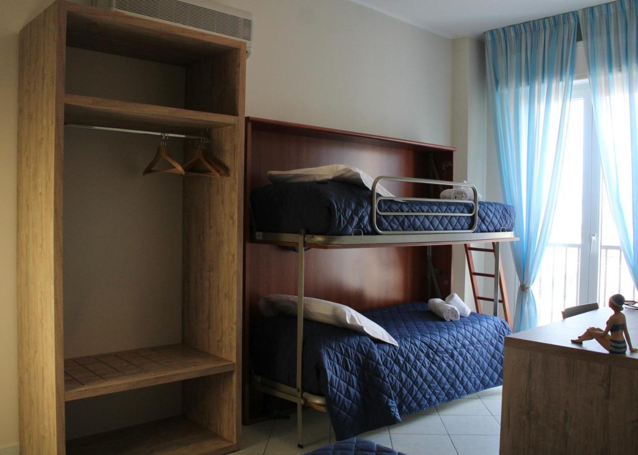 Hotel Adigrat Риччоне Екстер'єр фото