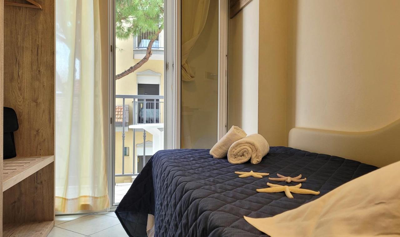 Hotel Adigrat Риччоне Екстер'єр фото