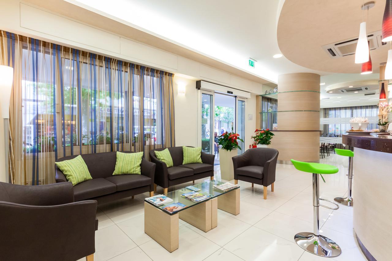 Hotel Adigrat Риччоне Екстер'єр фото