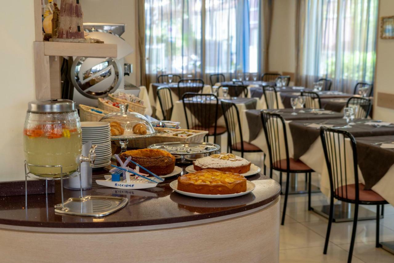 Hotel Adigrat Риччоне Екстер'єр фото